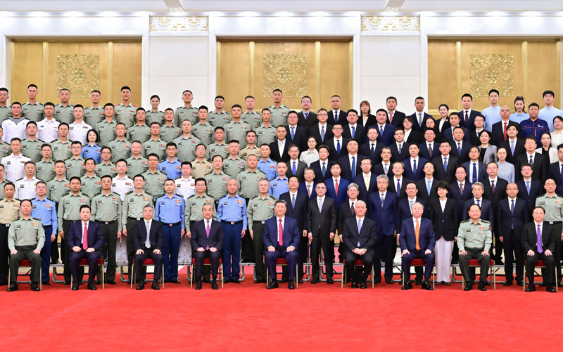 中國人民抗日戰爭暨世界反法西斯戰爭勝利80周年紀念活動總結會議在京舉行 習近平親切接見紀念活動籌辦工作各方面代表